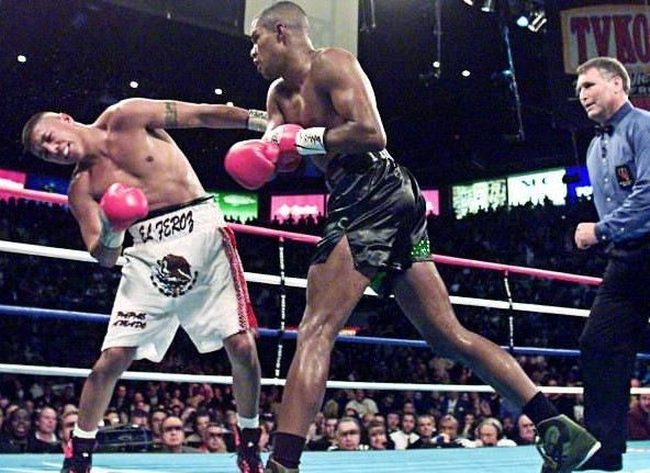 Figure 1: Vargas at the fight