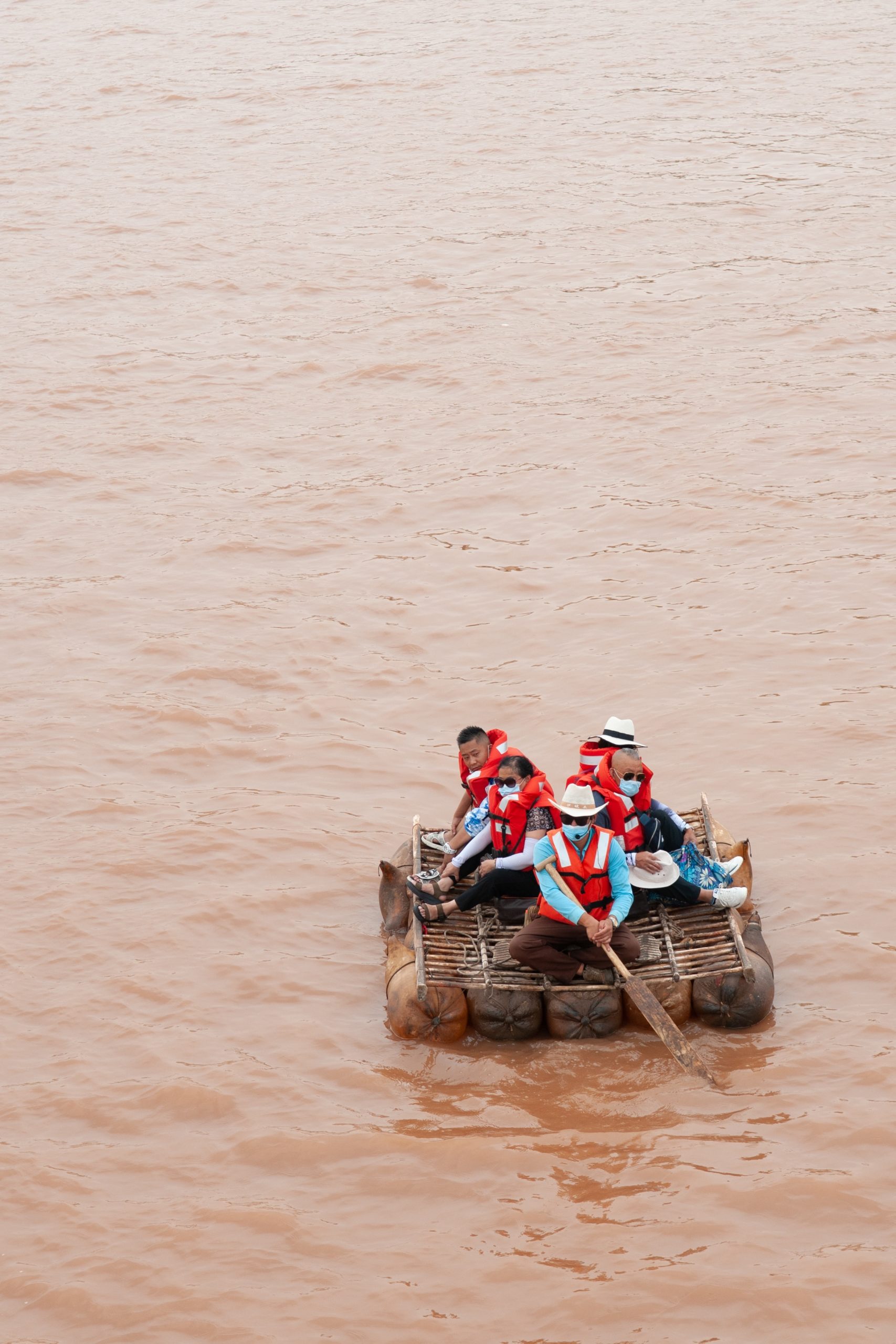 people escaping flood in China 2021